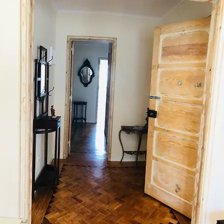 Campolide Nest 71 * Lisbon